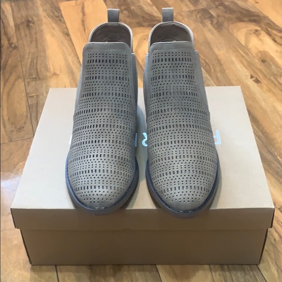 Francesca’s collection laser cut booties - Picture 5 of 5